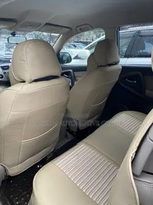 Toyota Vanguard 2010 Silver
