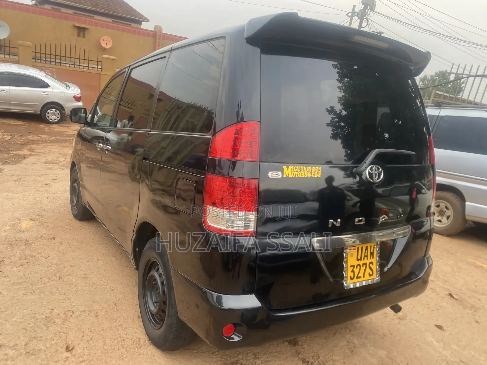 Toyota Noah 2010 Black