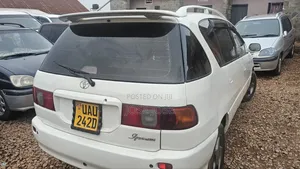 Toyota Ipsum 2001 White
