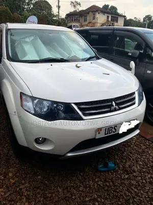 Mitsubishi Outlander ES 2010 White
