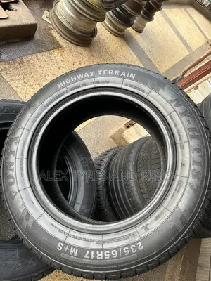 235/65r17 Onyx Type Very Good Condition Only One Week Driven
