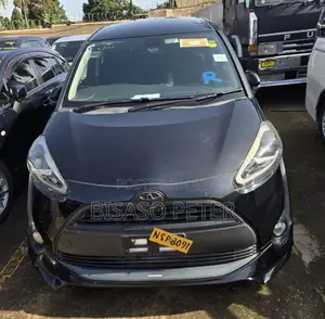 Toyota Sienta 2017 Black