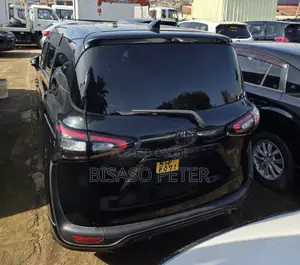 Toyota Sienta 2017 Black