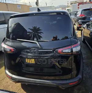 Toyota Sienta 2017 Black