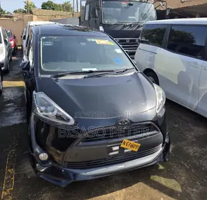 Toyota Sienta 2017 Black