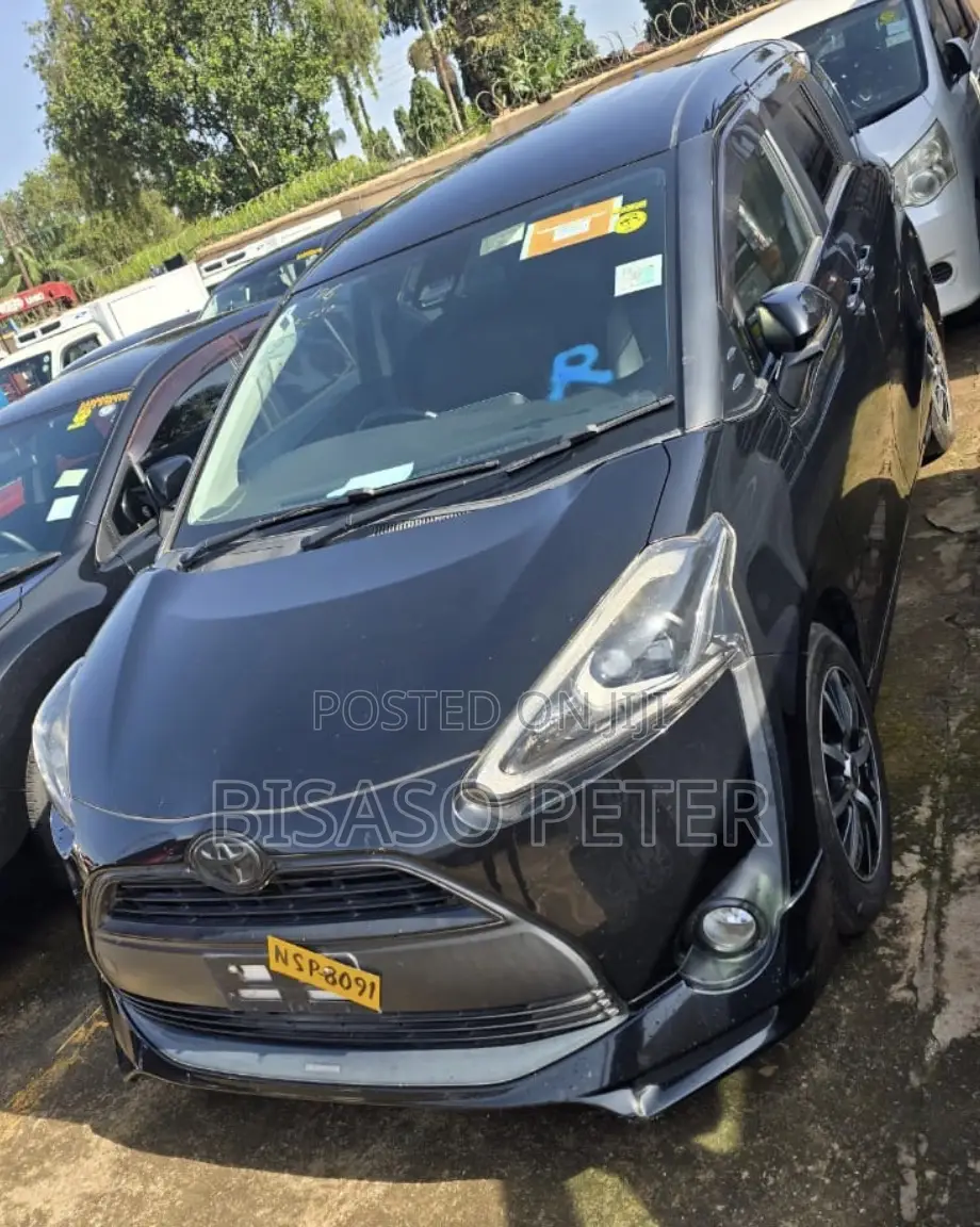 Toyota Sienta 2017 Black