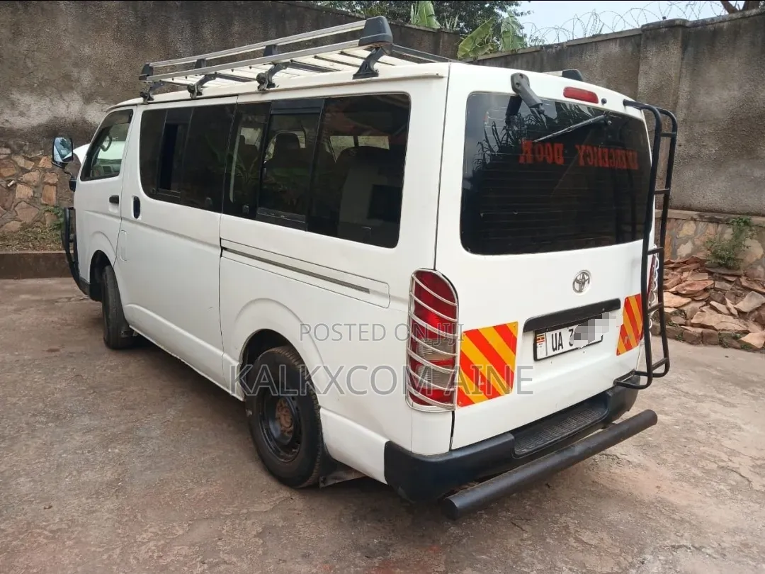 Toyota HiAce 2015 White