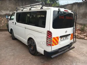 Toyota HiAce 2015 White