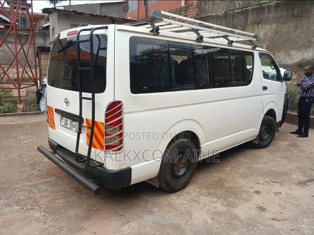 Toyota HiAce 2015 White