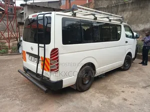 Toyota HiAce 2015 White