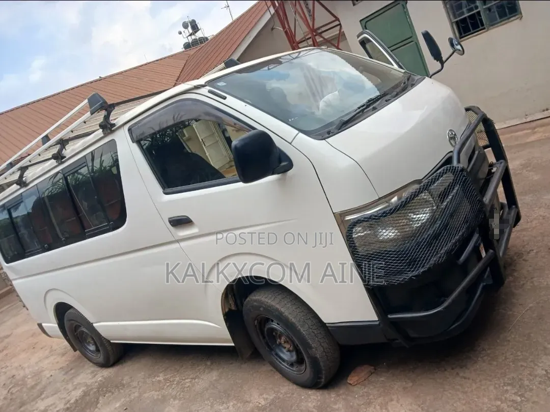Toyota HiAce 2015 White
