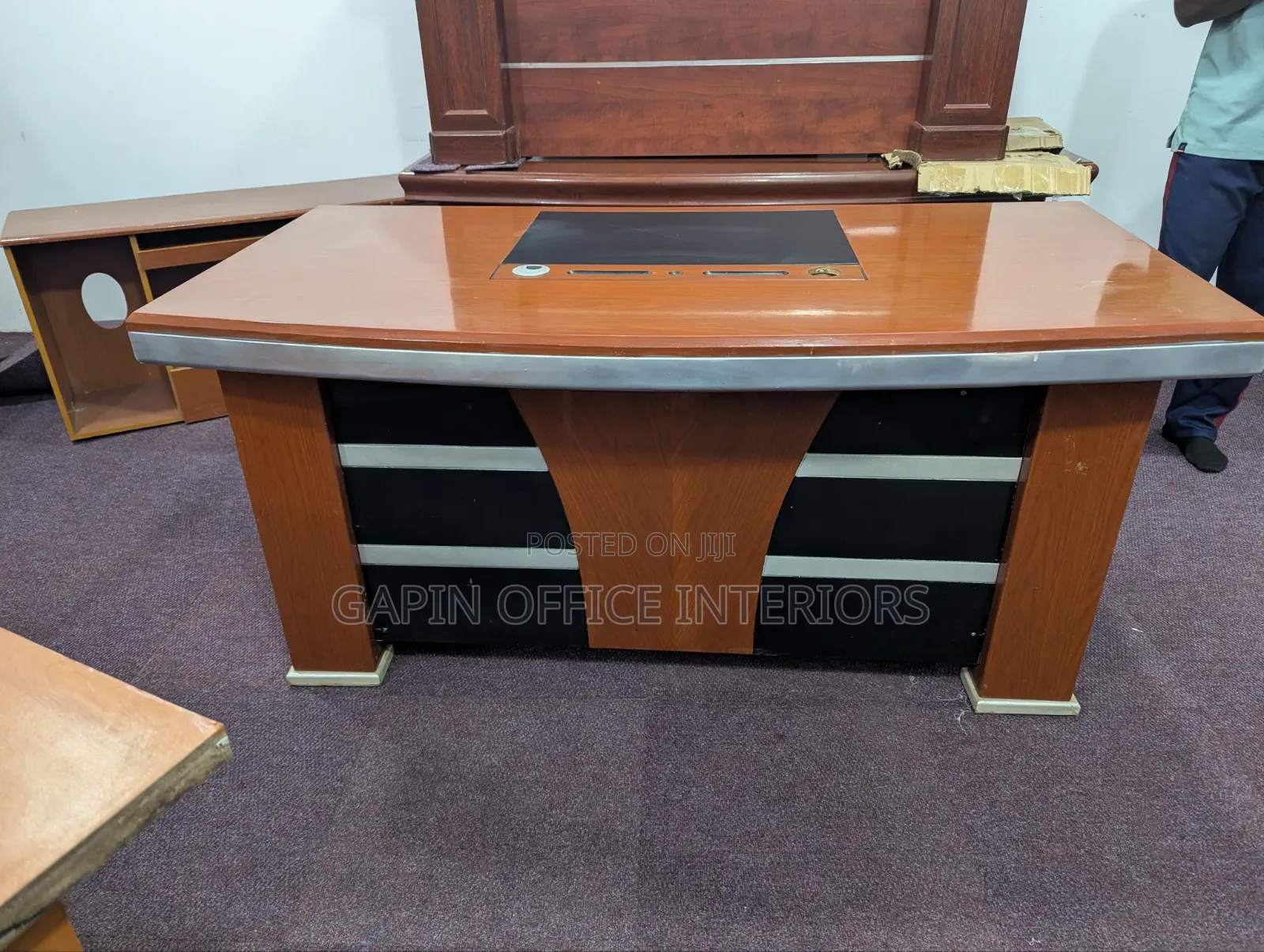 Second Hand Office Table With L Extension and Movable Drawer, 160cm.