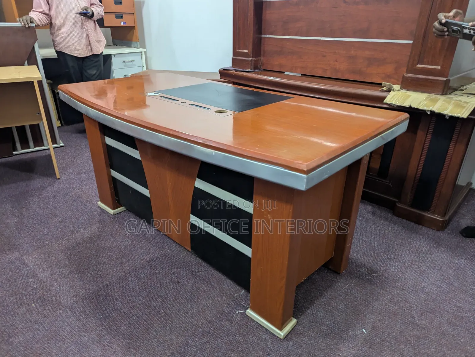 Second Hand Office Table With L Extension and Movable Drawer, 160cm.