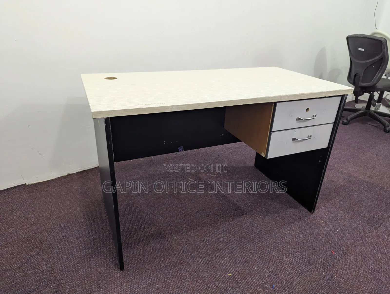 Second Hand Office Table With Fixed Drawers
