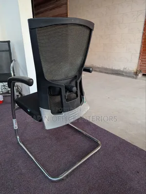 Non Adjustable Office Chair// Visitors Chair