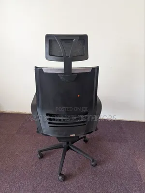 Mesh Back Headrest Office Chair Readily Available for Sale