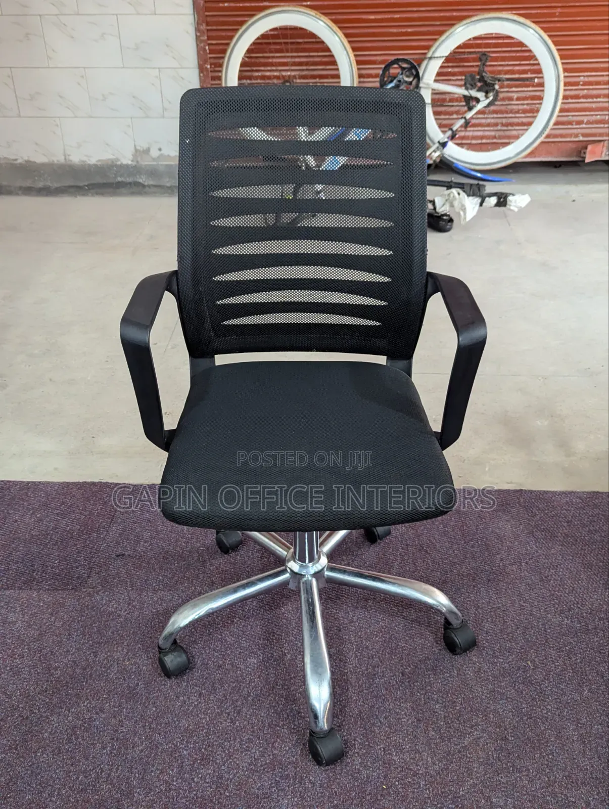 Simple Adjustable Office Chair With Adjustable Height