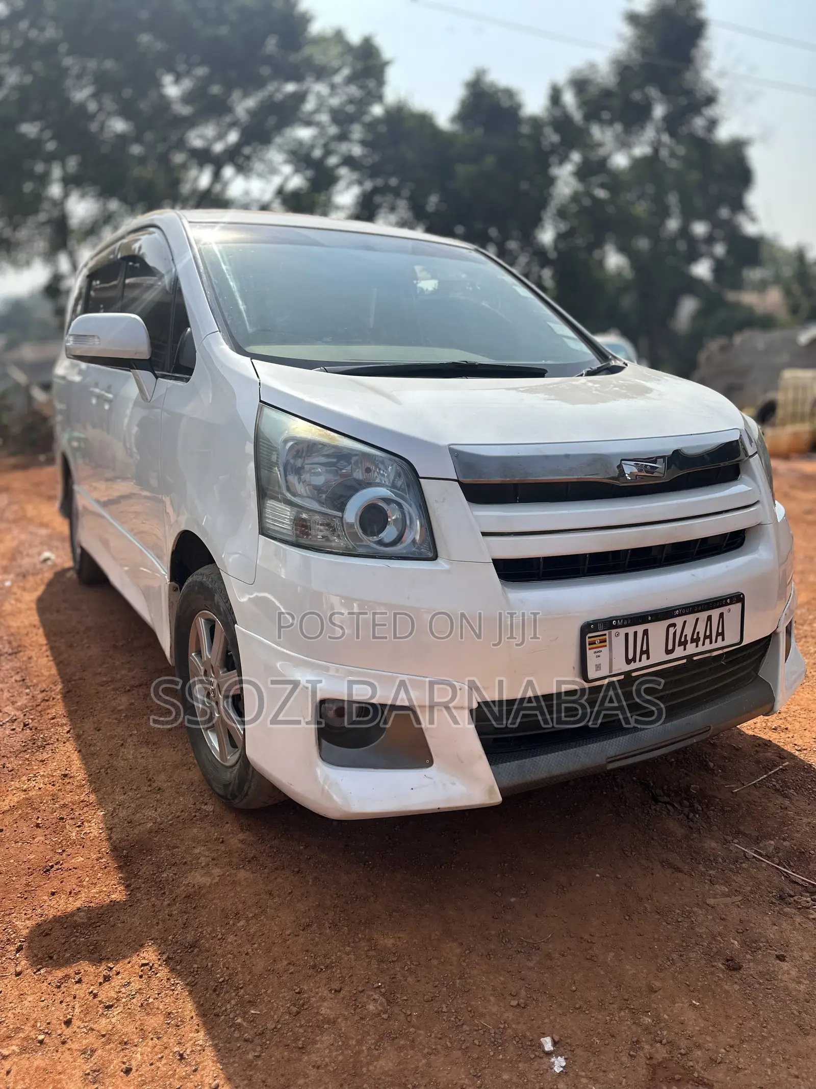 Toyota Noah 2010 White