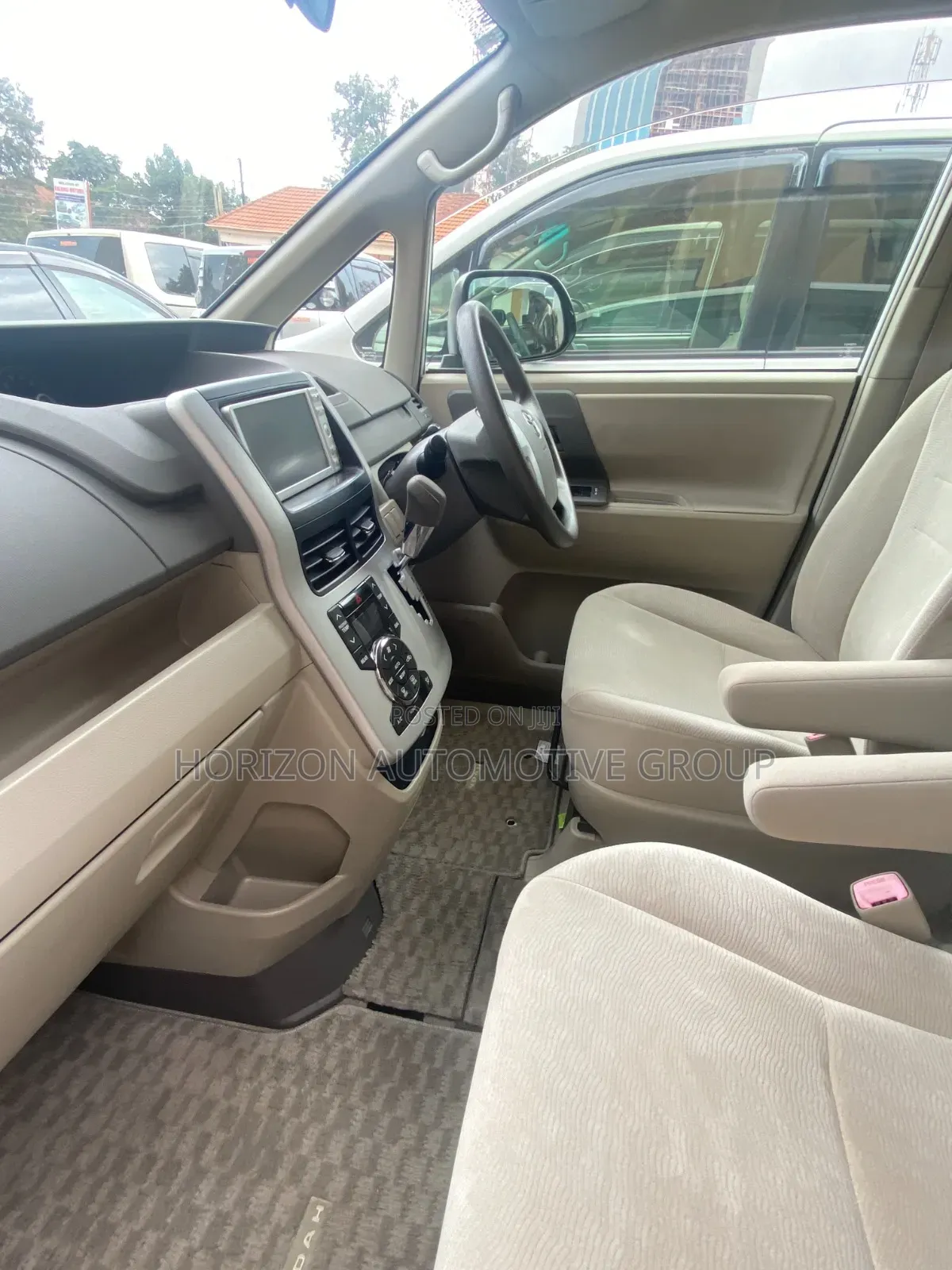 Toyota Noah 2011 White
