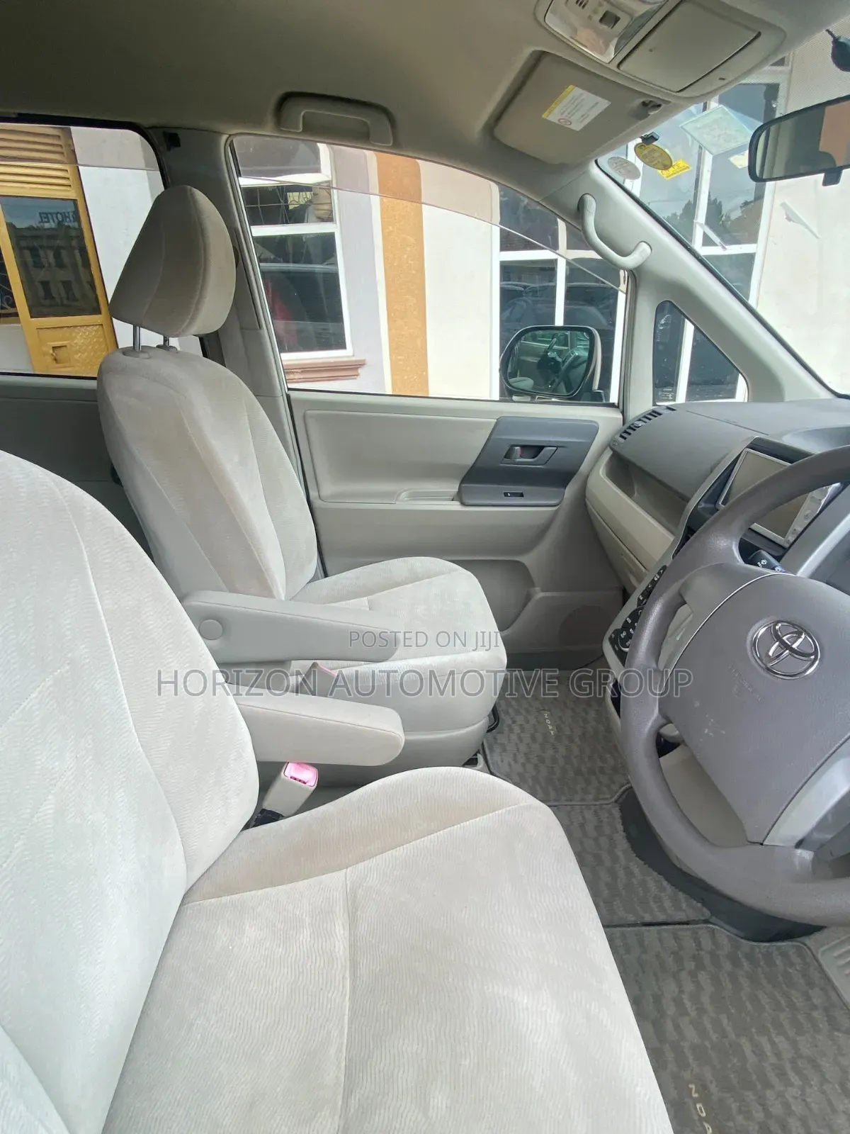 Toyota Noah 2011 White