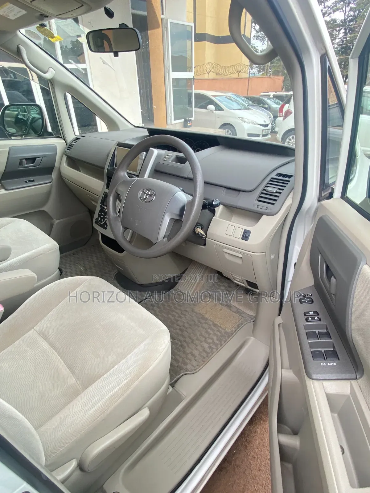 Toyota Noah 2011 White