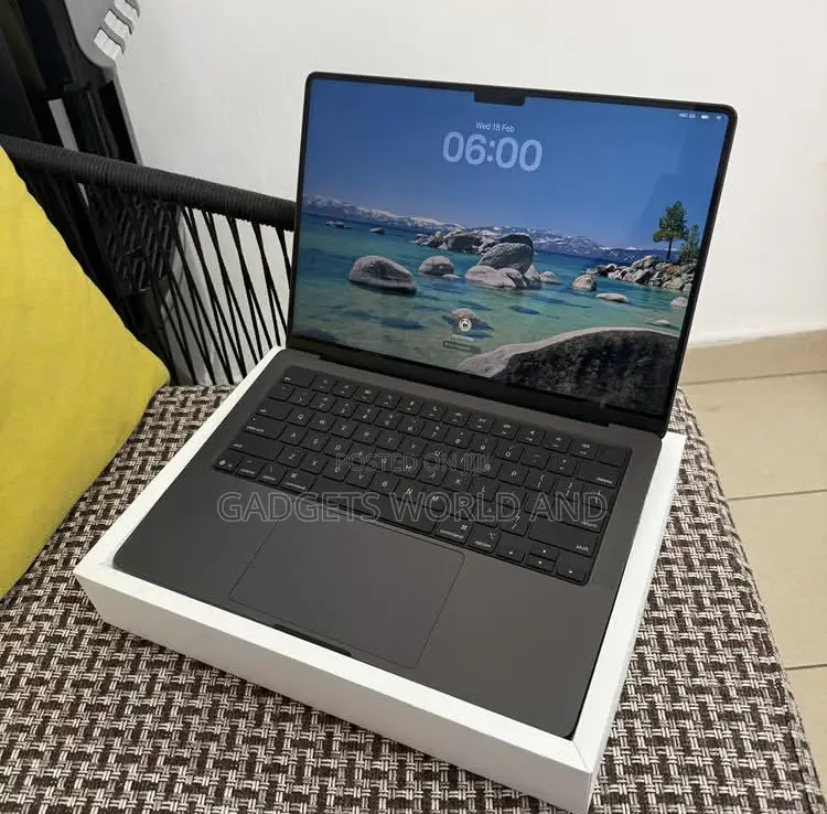 New Laptop Apple MacBook Pro 16GB Apple M5 SSD 1T