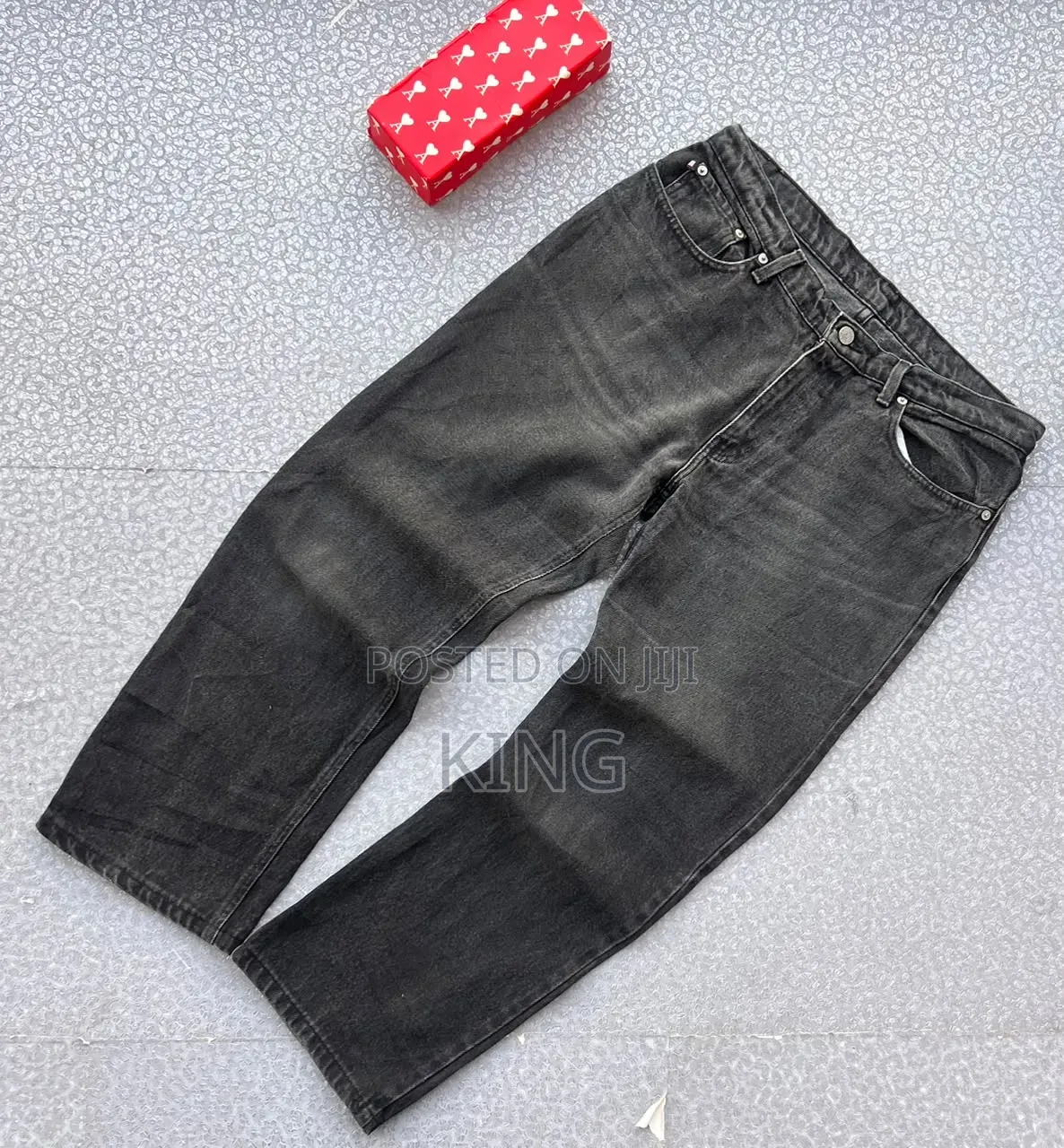 Multi Baggy or Relaxed-Fit Jeans