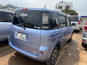 Toyota Sienta 2010 Blue