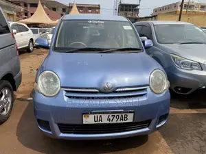 Toyota Sienta 2010 Blue