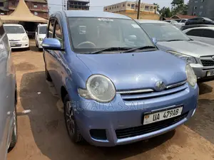 Toyota Sienta 2010 Blue