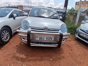 Toyota Sienta 1.5 AWD 2009 Silver