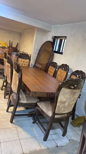 Executive Dinning Table 8seater.