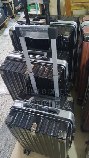 Black Ribbed Hard-Shell Cabin Suitcases( 3pcs)