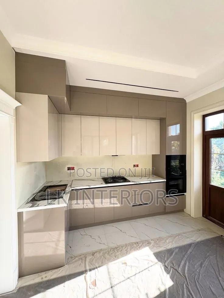 Kitchen Cabinets/Units