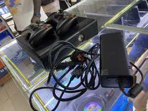 Xbox 360 Slim With 20games