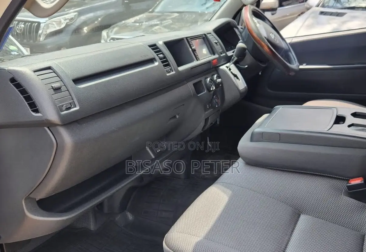 Toyota HiAce 2019 White