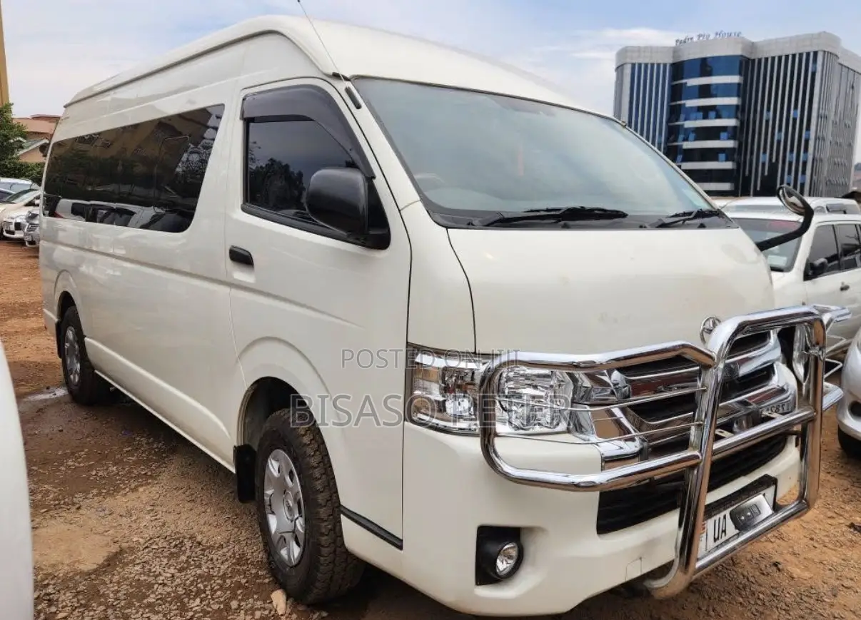 Toyota HiAce 2019 White