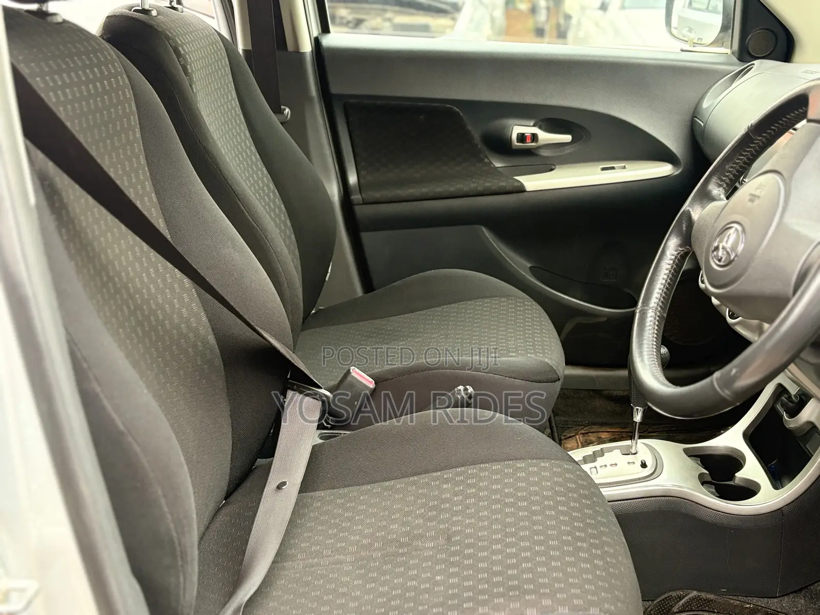 Toyota IST 2009 Silver