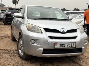 Toyota IST 2009 Silver