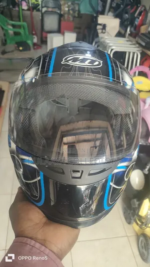 UK Used MT Helmets Thunder Full-Face Motorcycle Helmet.