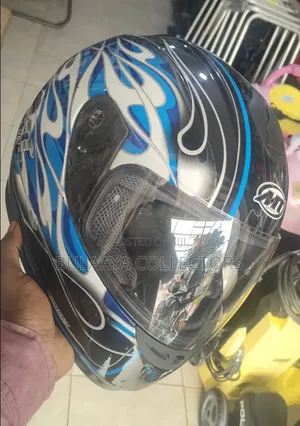 UK Used MT Helmets Thunder Full-Face Motorcycle Helmet.
