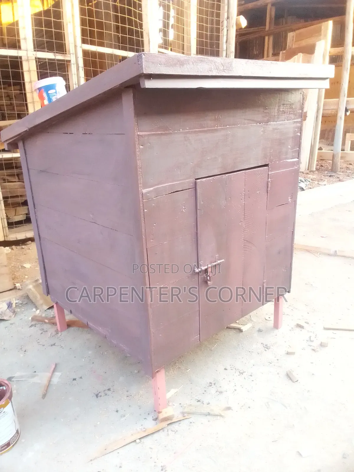 Mid Size Dog House