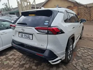 Toyota RAV4 2021 White