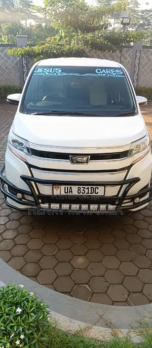 Toyota Noah 2.0 AWD (8 Seater) 2018 White