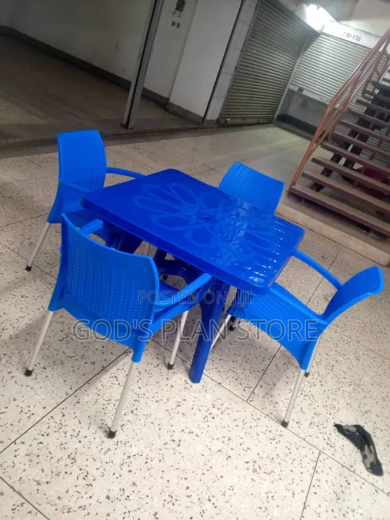 Weatherproof Matted Bar and Restaurant Plastic Chairs and Table
