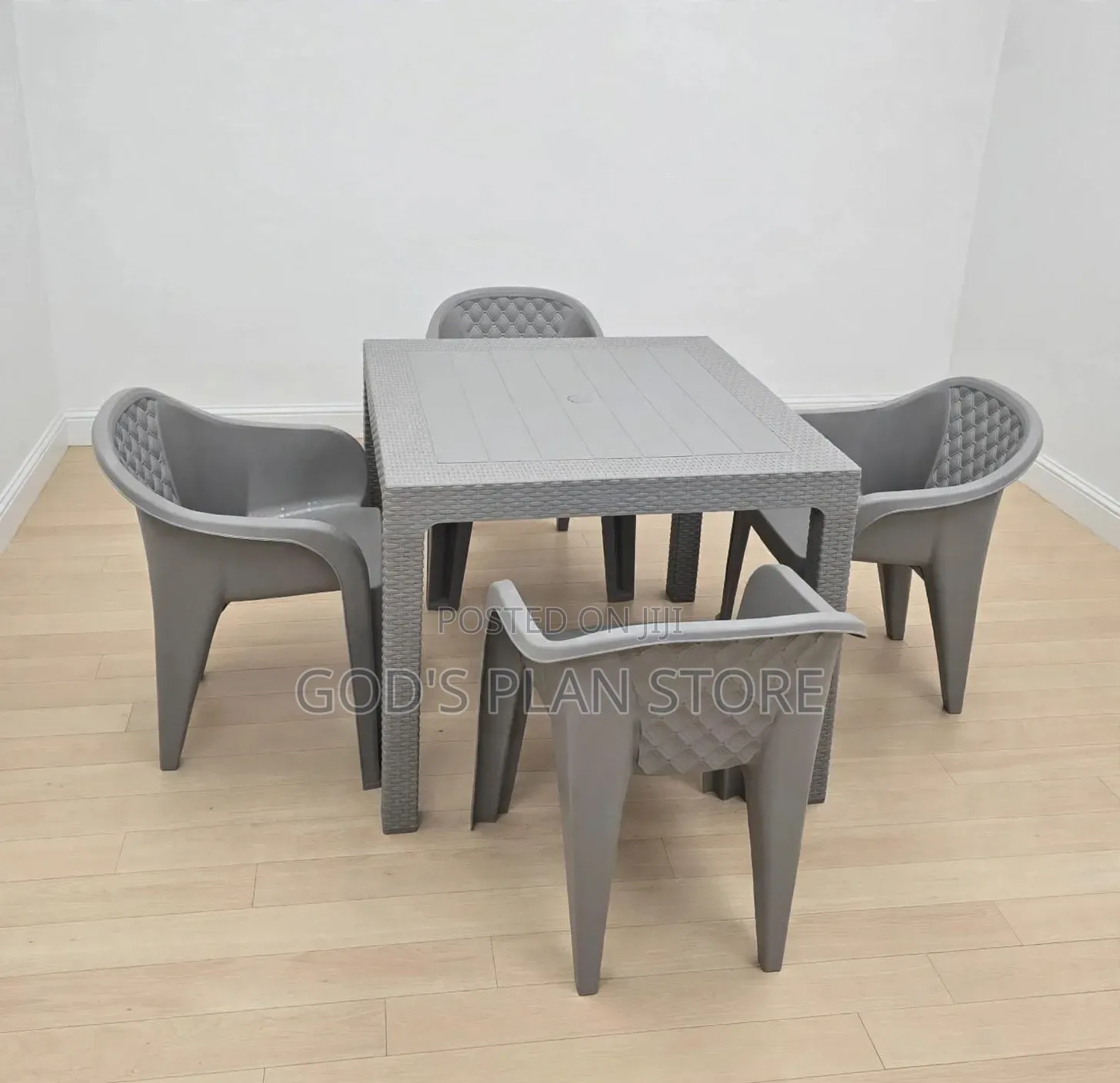 Easy Bar and Restaurant Plastic Table and Chairs