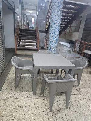 Easy Bar and Restaurant Plastic Table and Chairs