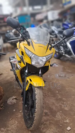 Honda CBR 2012 Yellow
