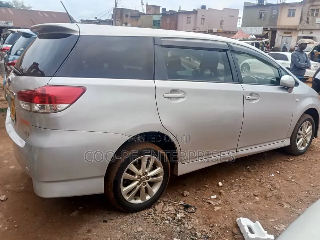 Toyota Wish 2011 Silver
