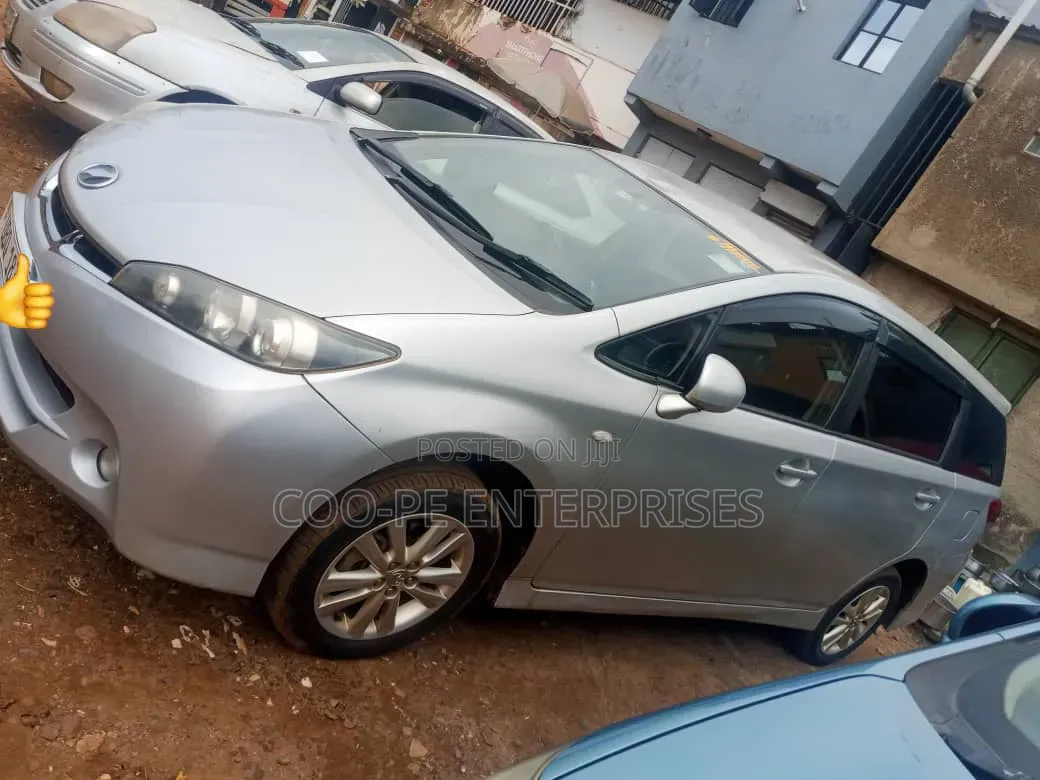 Toyota Wish 2011 Silver